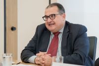 Ministro cobra mais transparência do BC e critica juros elevados