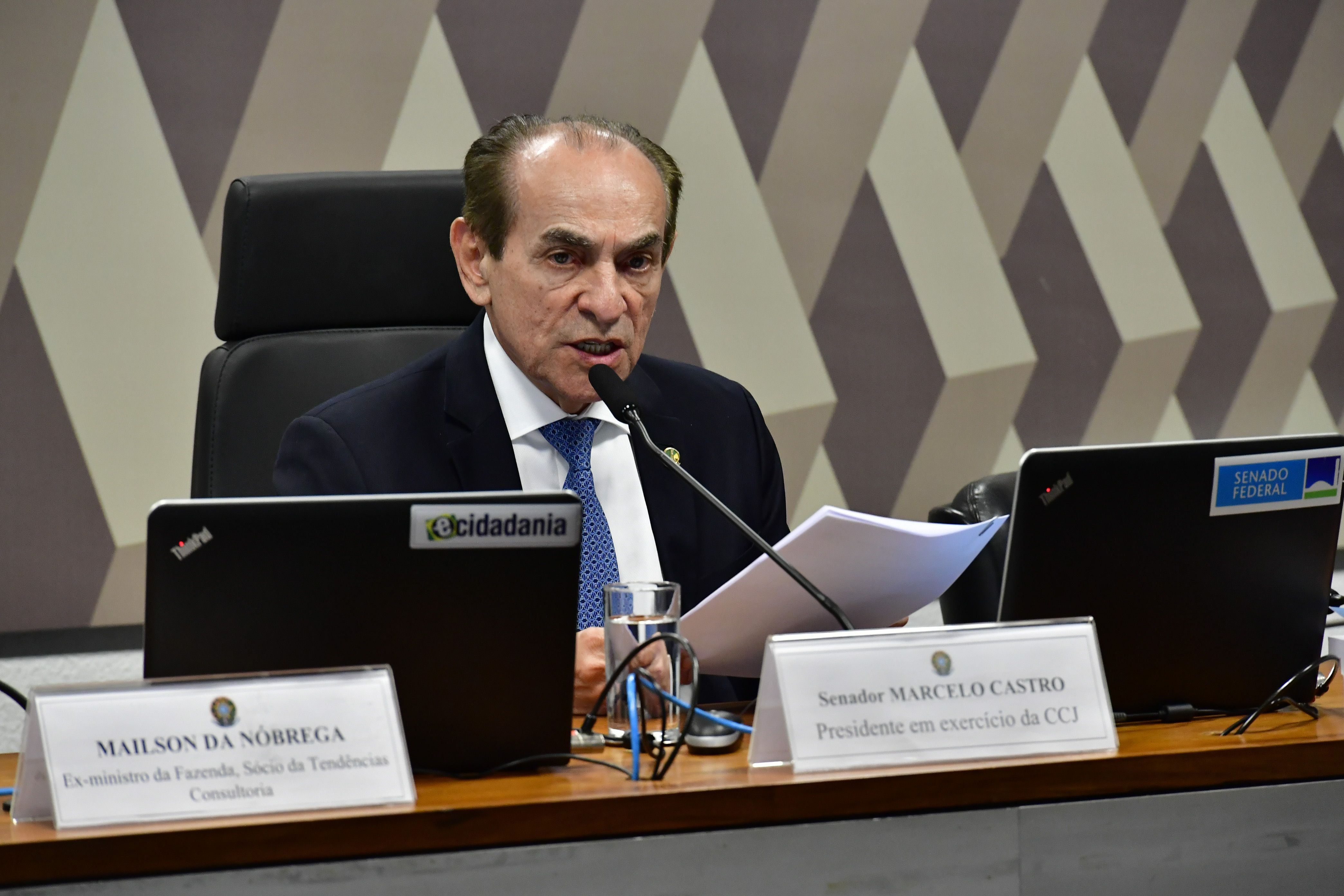 O senador Marcelo Castro (MDB-PI) em audiência da CCJ do Senado