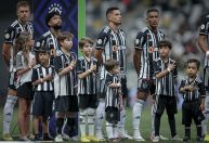 Paulinho “tira” Cruzeiro do Hino Nacional: “A imagem do Galo resplandece”