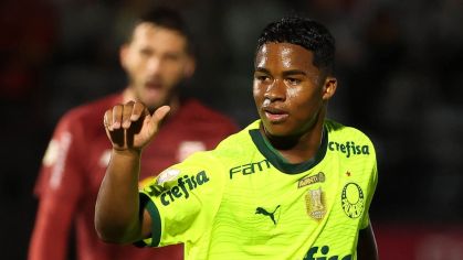 Endrick comemora gol contra o Red Bull Bragantino