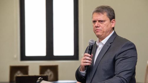 O governador de São Paulo, Tarcísio de Freitas (Republicanos), durante pronunciamento a respeito da greve de metroviários e ferroviários
