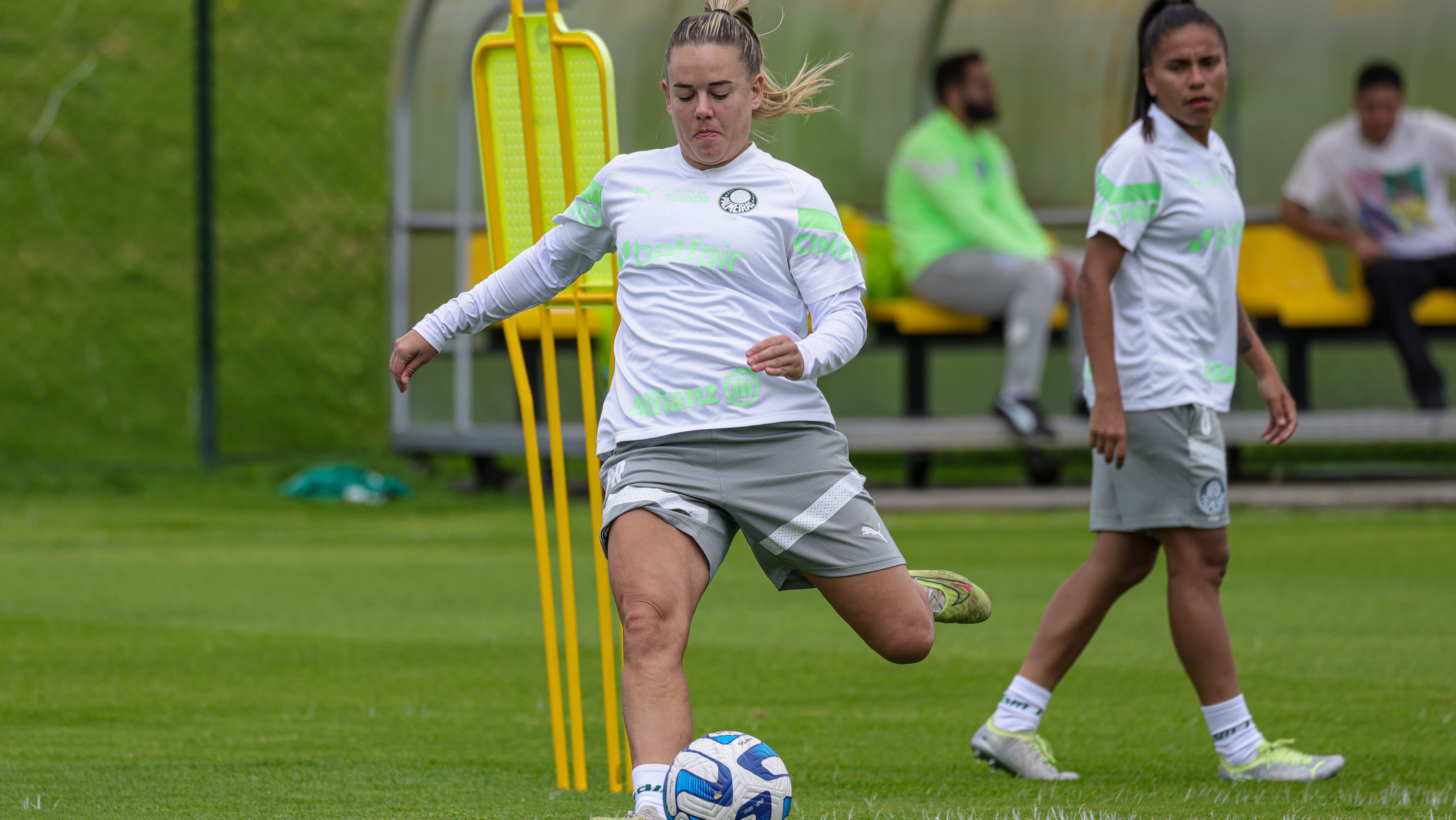 Andressinha, do Palmeiras, durante treino preparatório para jogo da Libertadores