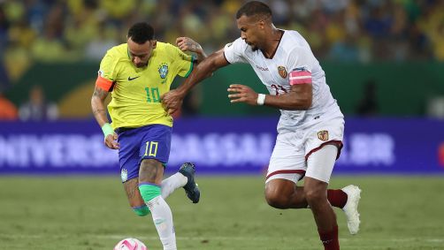 Neymar tenta drible em Brasil 1 x 1 Venezuela