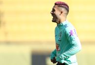 Lateral da Seleção cita Daniel Alves, réu por estupro, como ídolo no futebol