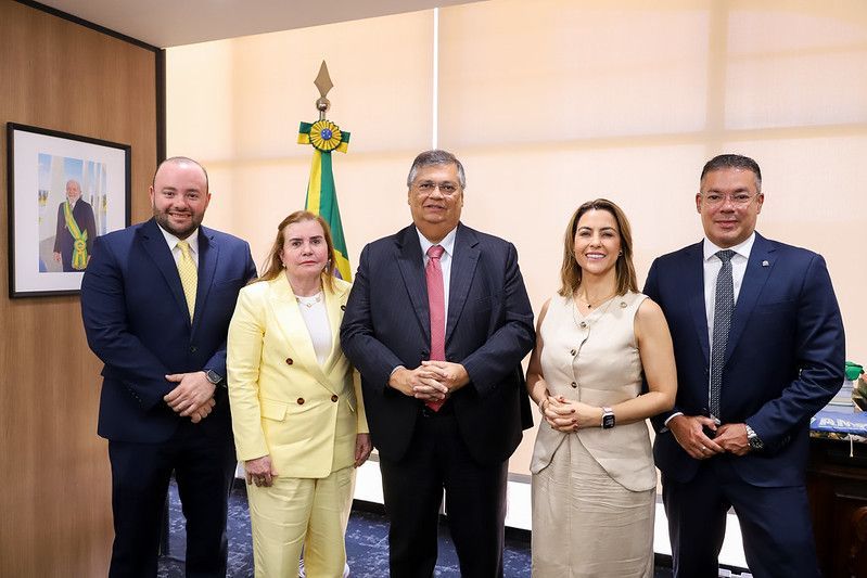 Senadora Soraya Thronicke (União-MS) e a presidente do Tribunal de Contas do Estado do Amazonas (TCE-AM), Yara Lins dos Santos, se reuniram com o ministro da Justiça, Flávio Dino, nesta quinta-feira (19)