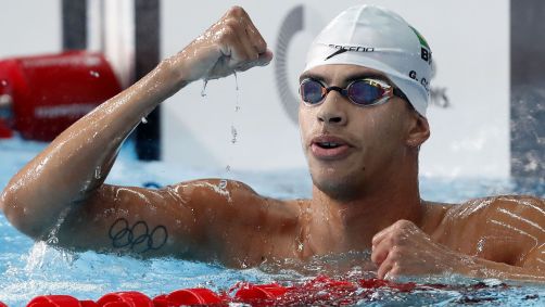Guilherme Costa, o Cachorrão, comemora na piscina o ouro no 1500m livre do Pan de Santiago