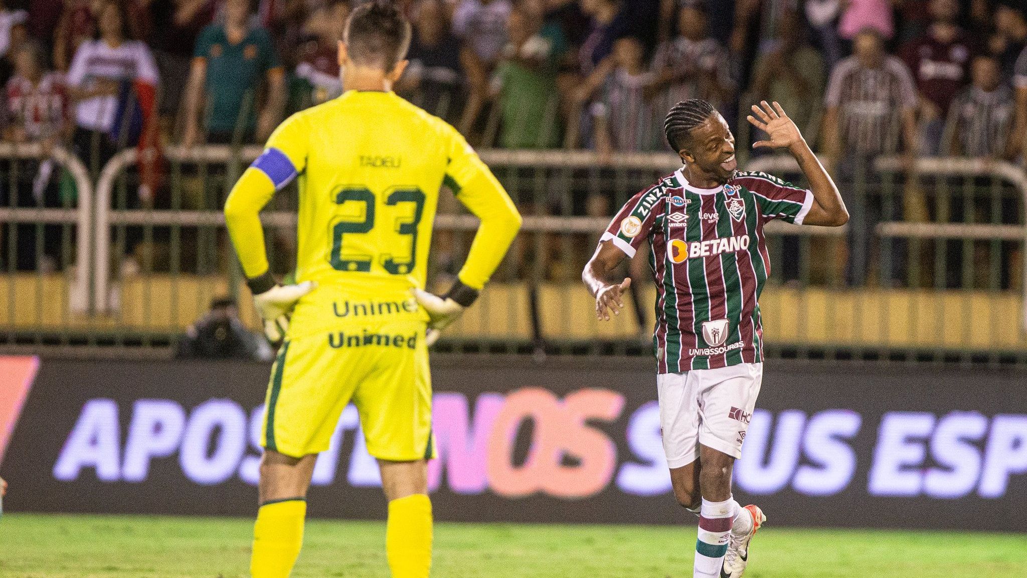 Keno foi um dos destaques da partida, marcando dois gols