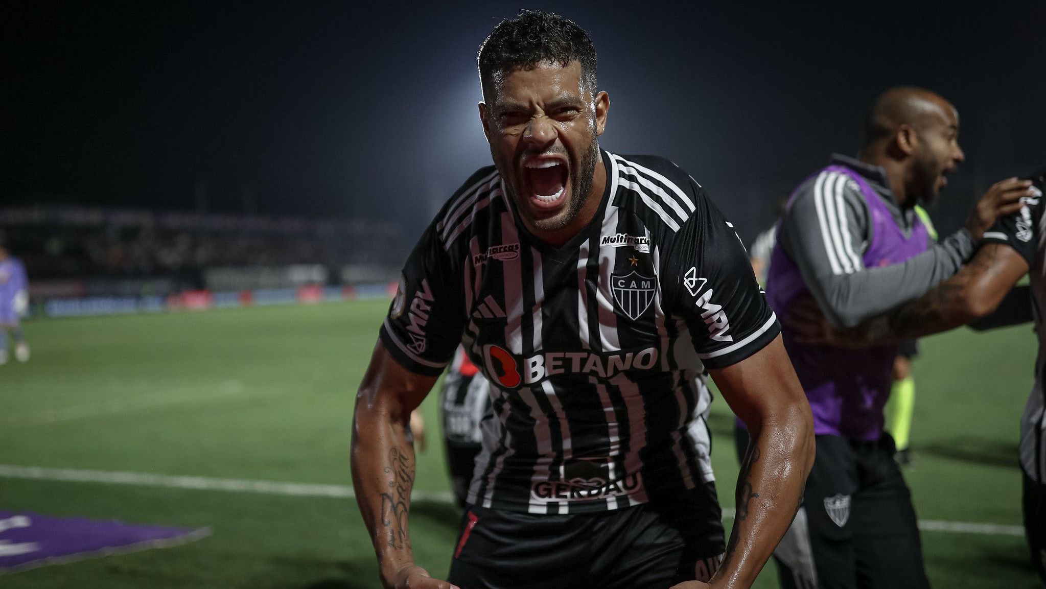 Hulk comemora o gol de pênalti que marcou sobre o Red Bull Bragantino
