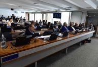 Comissão do Senado aprova relatório da reforma tributária