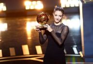 Aitana Bonmatí fecha “ano perfeito” e conquista Bola de Ouro