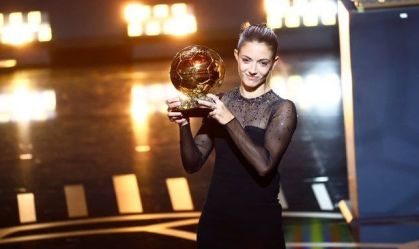 Aitana Bonmatí fecha "ano perfeito" e conquista Bola de Ouro