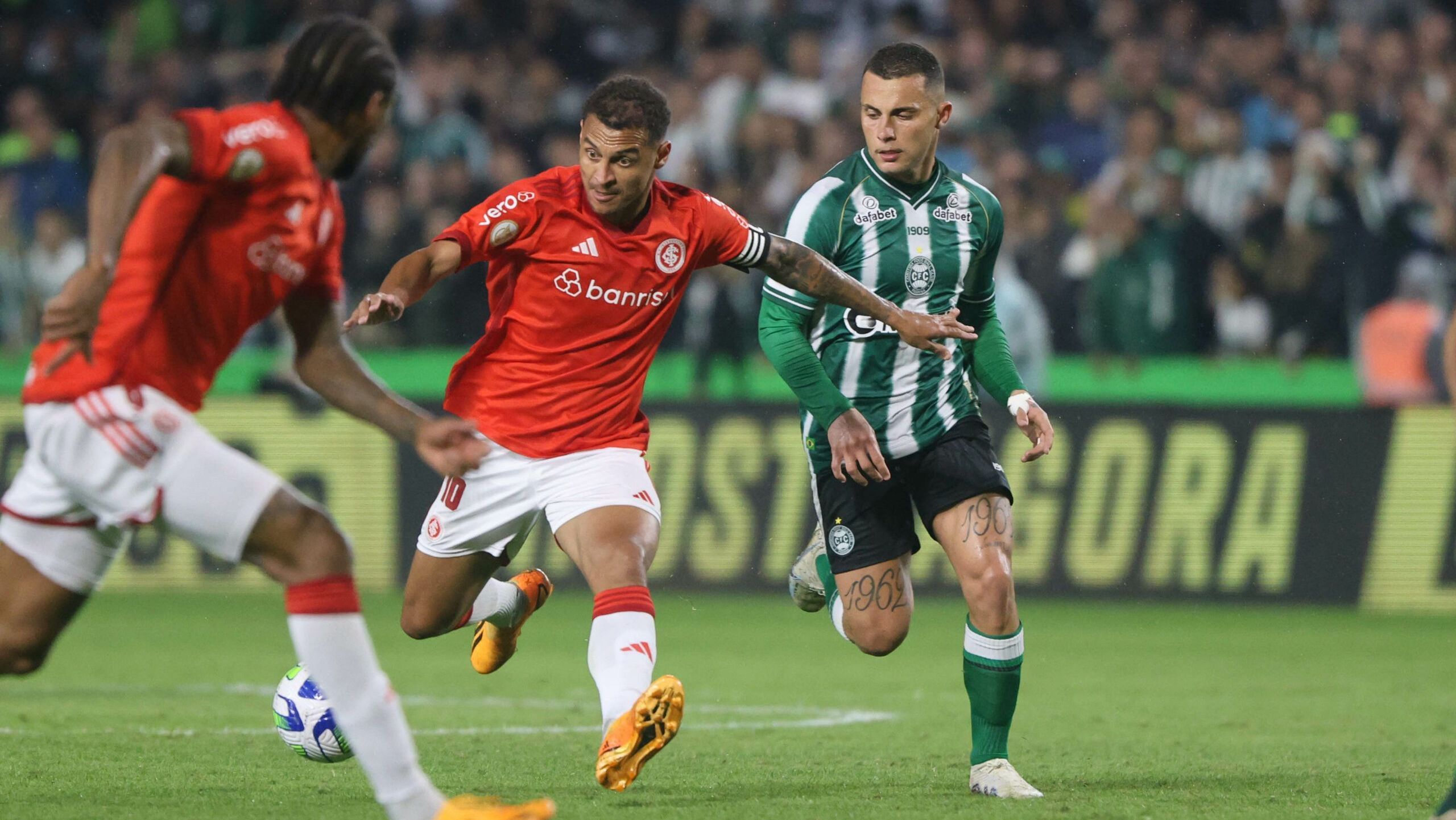 Coritiba e Inter em campo pelo primeiro turno do Brasileirão