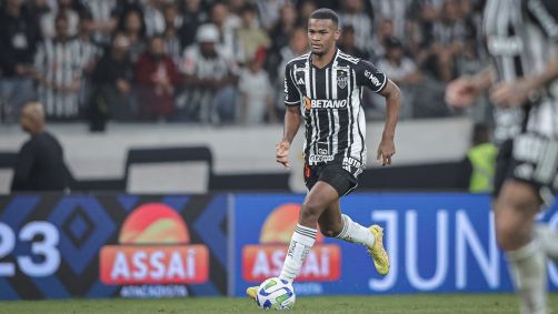 Alisson, de 18 anos, renovou contrato com o Atlético-MG até 2027