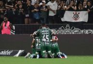 Corinthians marca no último lance e empata com o lanterna América-MG em casa