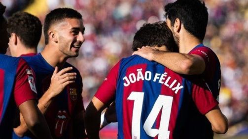 Jogadores do Barcelona comemoram gol contra o Real Madrid