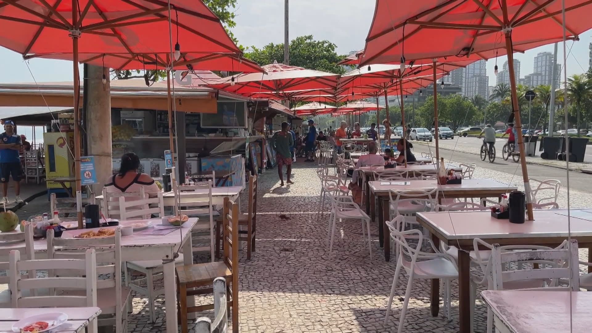 Um dia depois do ataque contra o grupo de médicos, quiosque onde o crime aconteceu, na Barra da Tijuca, já funcionava normalmente