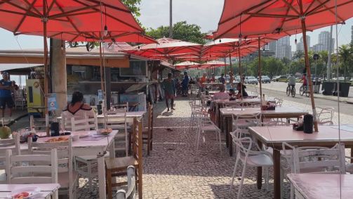 Um dia depois do ataque contra o grupo de médicos, quiosque onde o crime aconteceu, na Barra da Tijuca, já funcionava normalmente