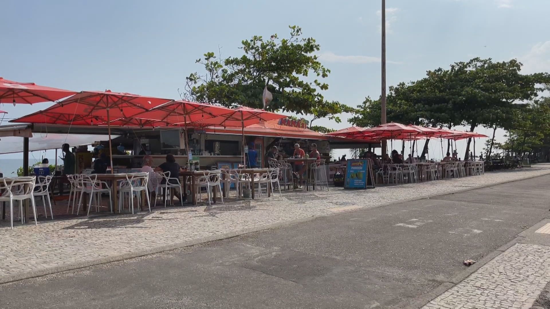 Um dia depois do ataque contra o grupo de médicos, quiosque onde o crime aconteceu, na Barra da Tijuca, já funcionava normalmente