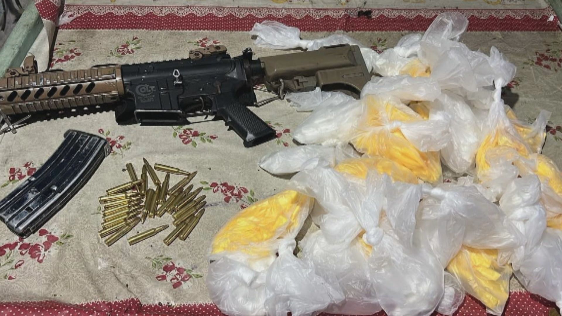 Drogas e armas apreendidas na Operação Maré