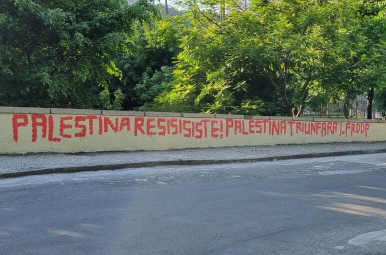 Muro foi pichado com mensagem em apoio à Palestina no Rio