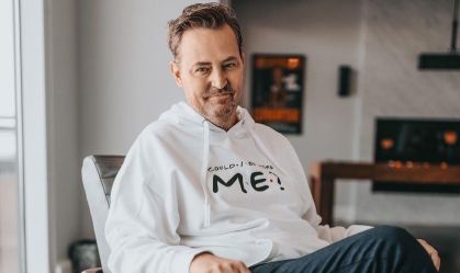 Nova dona da antiga casa de Matthew Perry "honrou" o ator em cerimônia de bênção