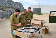 Até 5.000 refeições por dia: brasileiro faz marmitas em grupo de voluntário para soldados de Israel