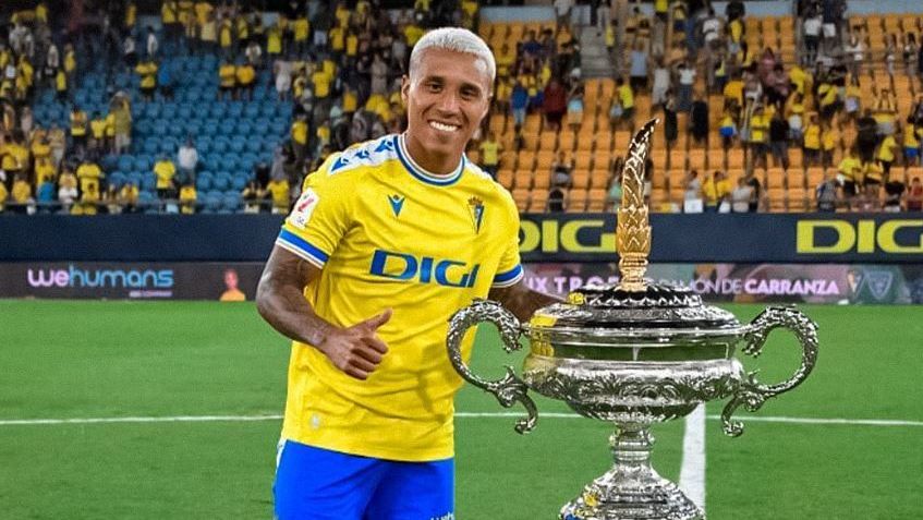 Atacante atualmente joga pelo Cádiz