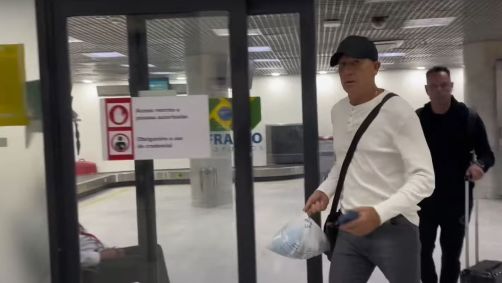 Renato Gaúcho desembarca no Rio de Janeiro após derrota no clássico Gre-Nal