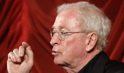 Michael Caine anuncia aposentadoria e confirma que "The Great Escaper" é seu último filme