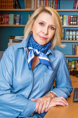 Cecilia Mello