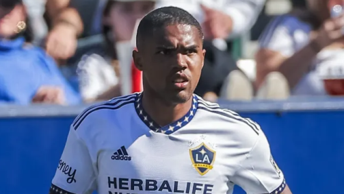 Douglas Costa em partida do LA Galaxy