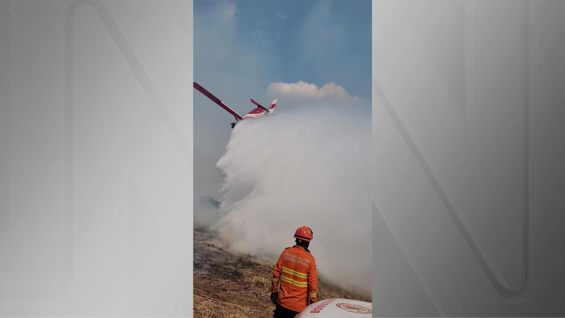 Bombeiros usam avião para combater fogo em parque no Mato Grosso