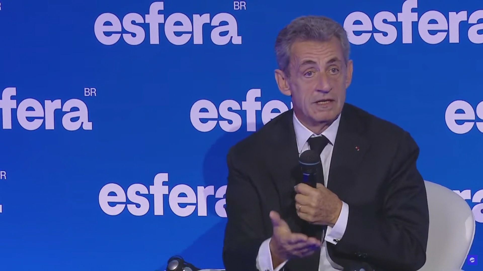 Nicolas Sarkozy em evento do grupo Esfera