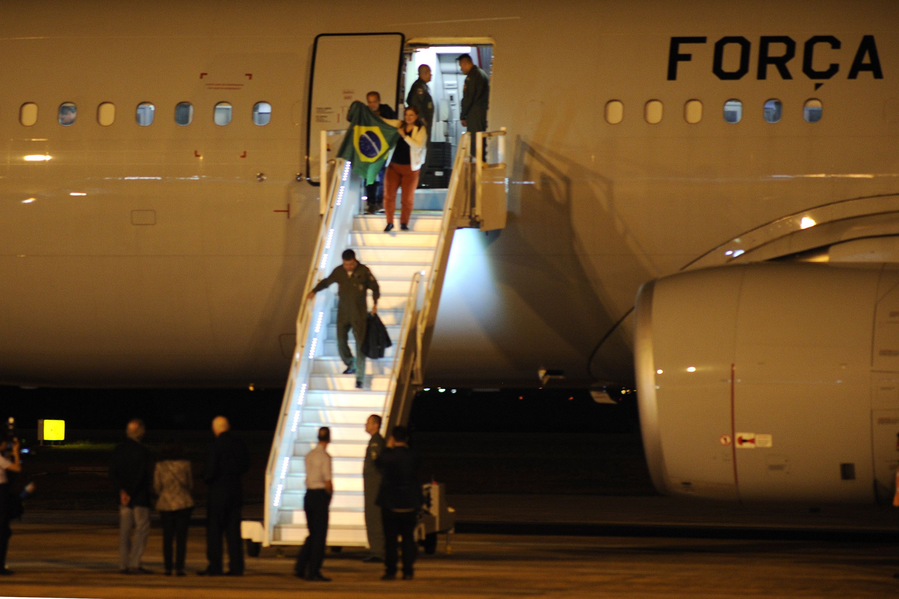 Chega ao Brasil primeiro avião da FAB com brasileiros que estavam em Israel