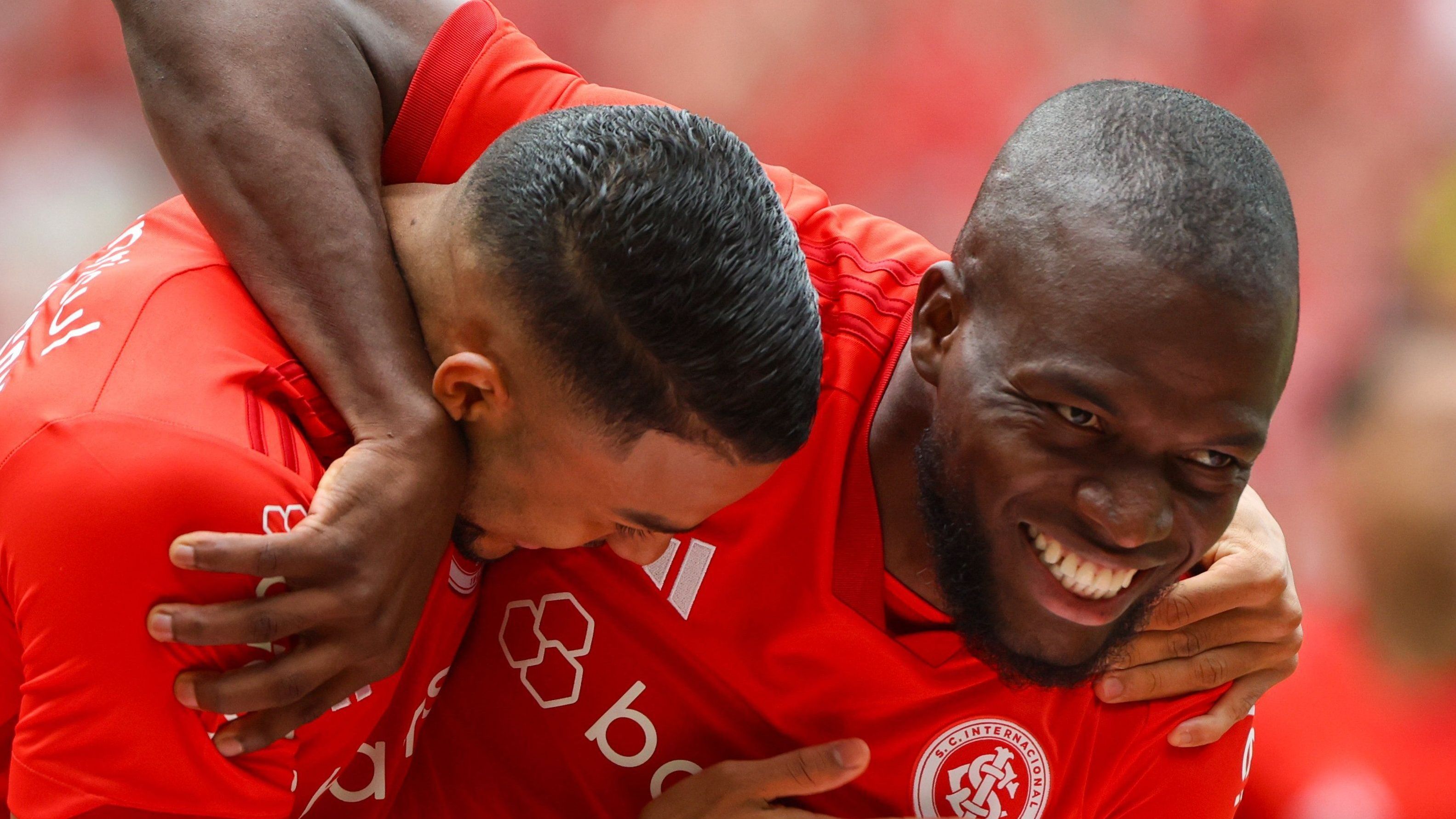 Enner Valencia marcou duas vezes na goleada do Inter contra o Santos