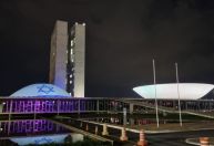 Bandeira de Israel é projetada na fachada do Senado Federal após ataques do Hamas