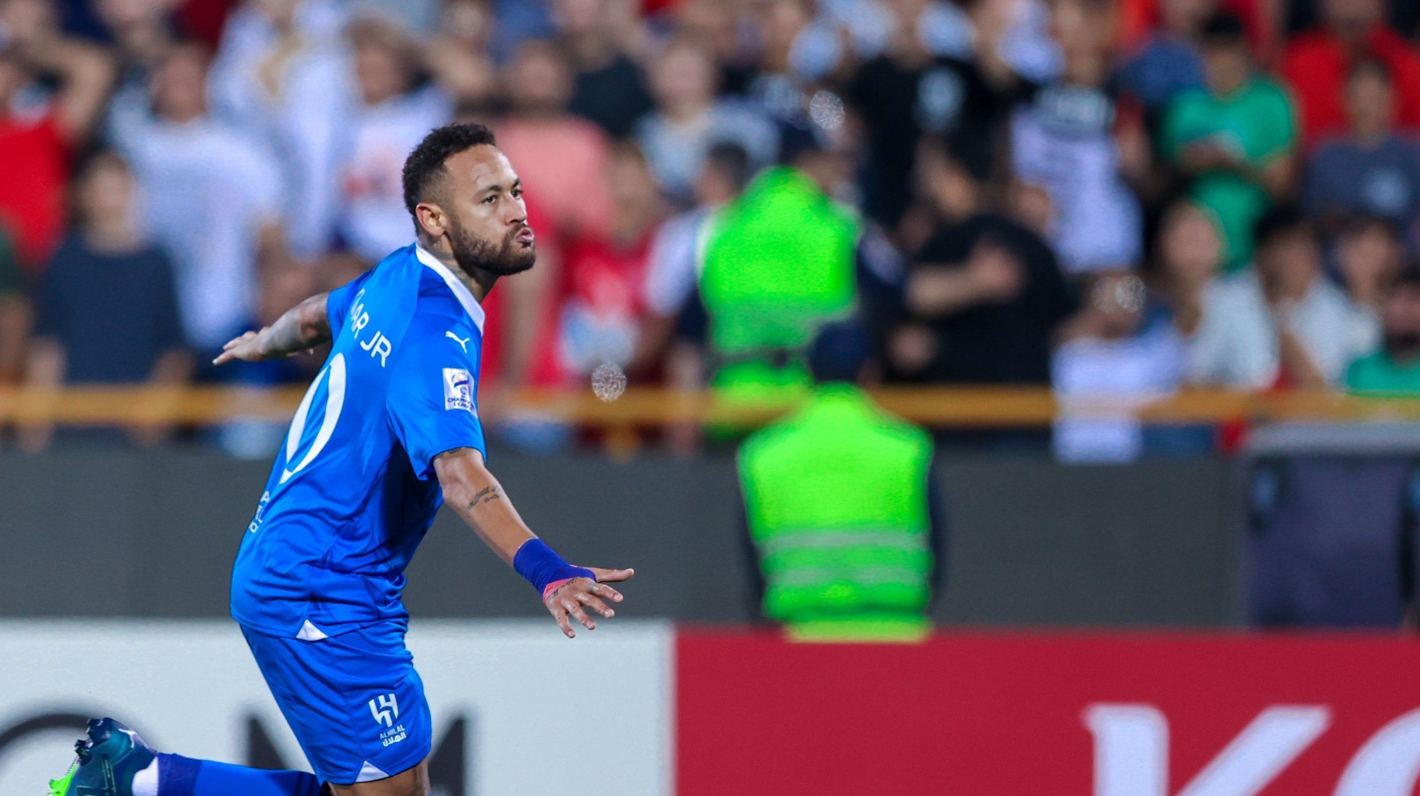 Neymar comemora gol marcado na Champions League da Ásia