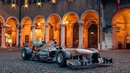 Carro que Hamilton usou em primeira vitória vai a leilão