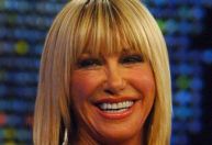 Morre aos 76 anos Suzanne Somers, atriz de “Um é Pouco, Dois é Bom e Três é Demais”