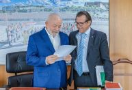 Lula cumpre primeiro dia de trabalho no Planalto após cirurgia no quadril