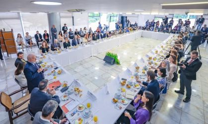 Lula diz que errou por não conversar com senadores sobre indicação para Defensoria Pública