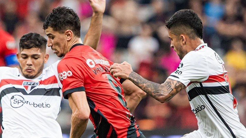 Athletico-PR e São Paulo empatam na Ligga Arena