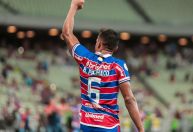 Fortaleza vira contra o América-MG, afunda o rival e chega ao G6 do Brasileirão
