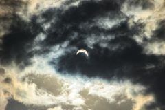 Eclipse solar visto do Planetário do Pará, em Belém