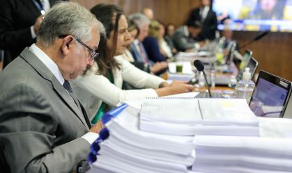 Deputado bolsonarista decide exonerar servidor após confusão no fim da CPMI do 8 de janeiro