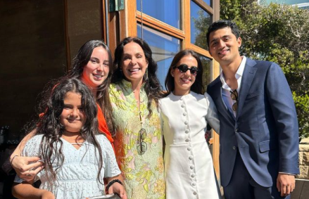Filha de Carolina Ferraz se casa em Malibu