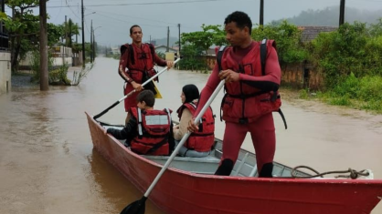 Em Santa Catarina, 46 municípios já registraram ocorrências como alagamentos e desabamentos por causas das fortes chuvas desta quarta-feira (ciclone extratropical)