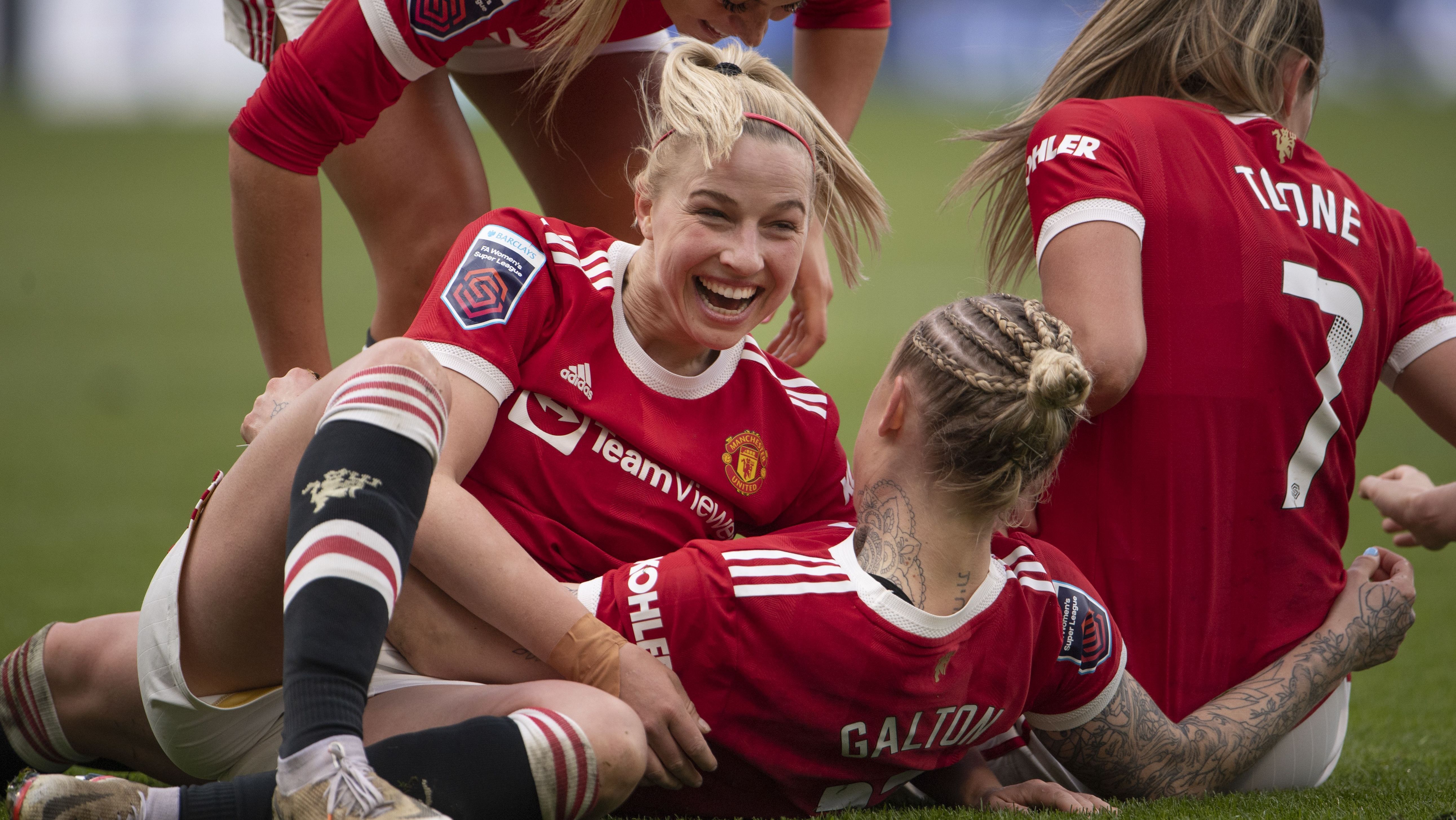 Jogadoras do Manchester United comemoram gol da equipe na Premier League feminina