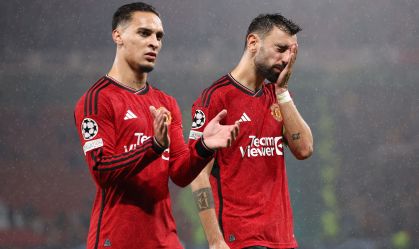 Antony volta e Casemiro é expulso em derrota do Manchester United na Champions League