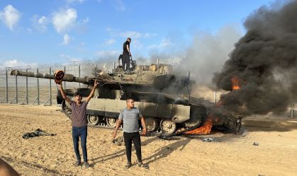 Grupos liderados pelo Hamas cometeram “numerosos crimes de guerra”, afirma HRW